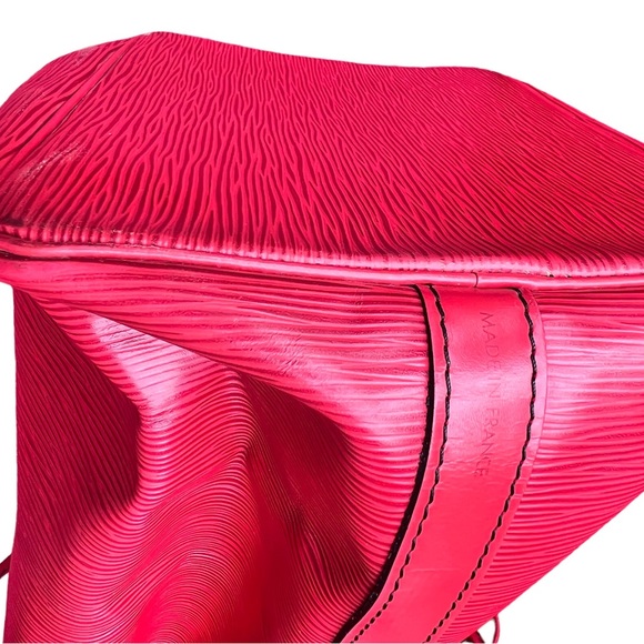 Louis Vuitton LV Paris Shoulder Bag
Petit Noe Red Epi made in France 🇫🇷 - Picture 8 of 16